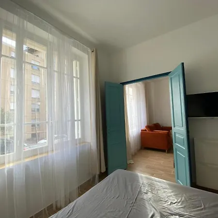 2 Pieces / Neuf - Centre - Place Miot / 1er