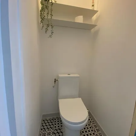 2 Pieces / Neuf - Centre - Place Miot / 1er *