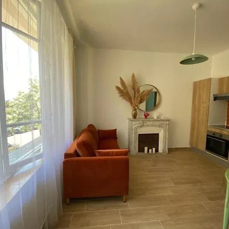 2 Pieces / Neuf - Centre - Place Miot / 1er Apartment *