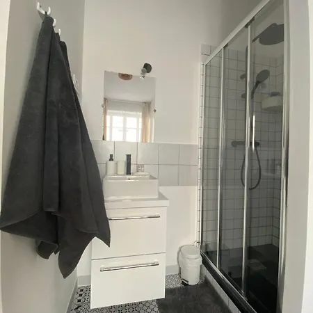 2 Pieces / Neuf - Centre - Place Miot / 1er Apartment