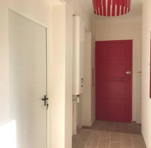 2 Pieces / Neuf - Centre - Place Miot / 1er Apartment *