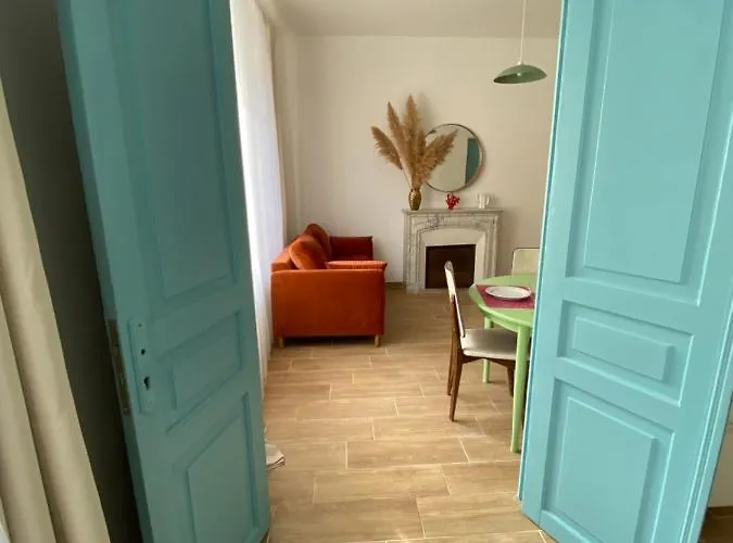 2 Pieces / Neuf - Centre - Place Miot / 1er *