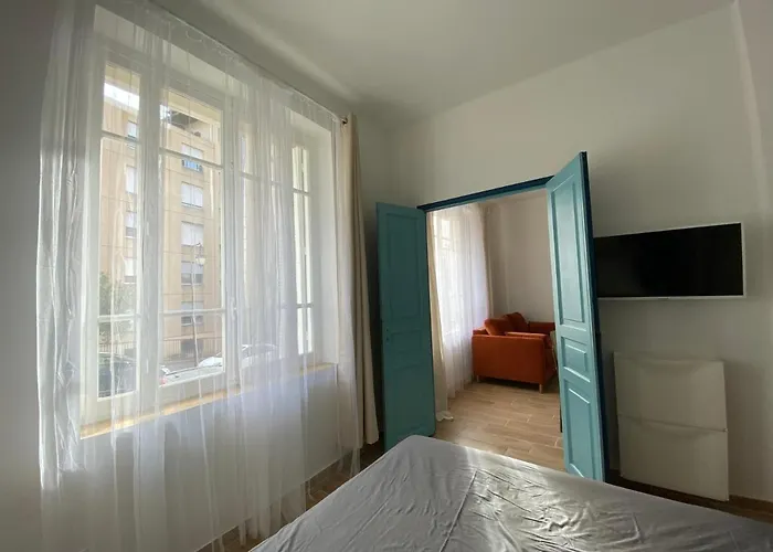 2 Pièces / Neuf - Centre - Place Miot / 1er