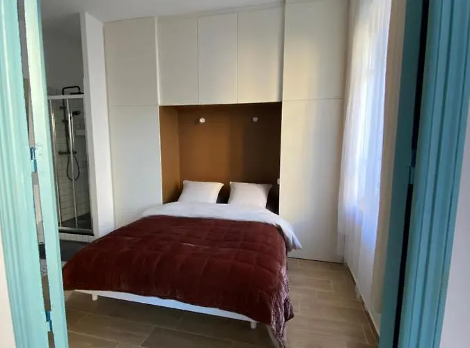 2 Pieces / Neuf - Centre - Place Miot / 1er Apartment *